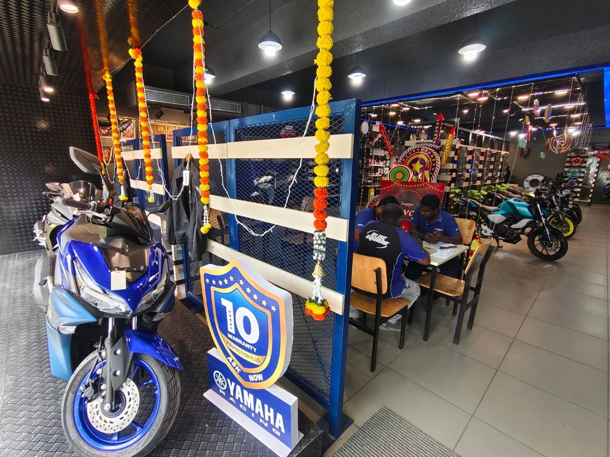 Yamaha Showroom in Madurai - Alagendran Autos Kochadai interiors