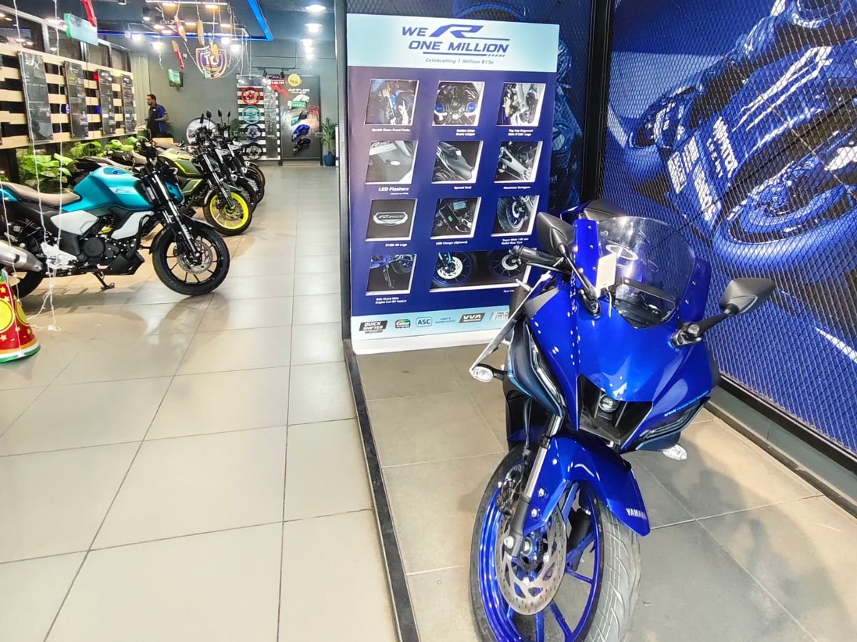 Yamaha Showroom in Madurai - Alagendran Autos Kochadai vehicle Showcase