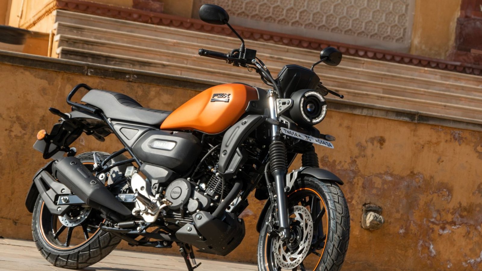 Yamaha Bike Test Ride in Madurai at Alagendran Autos. Explore comfort, mileage, handling, features and booking details.