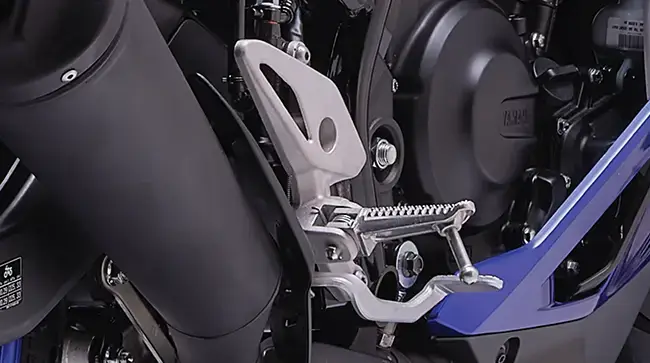 Adjustable footpegs